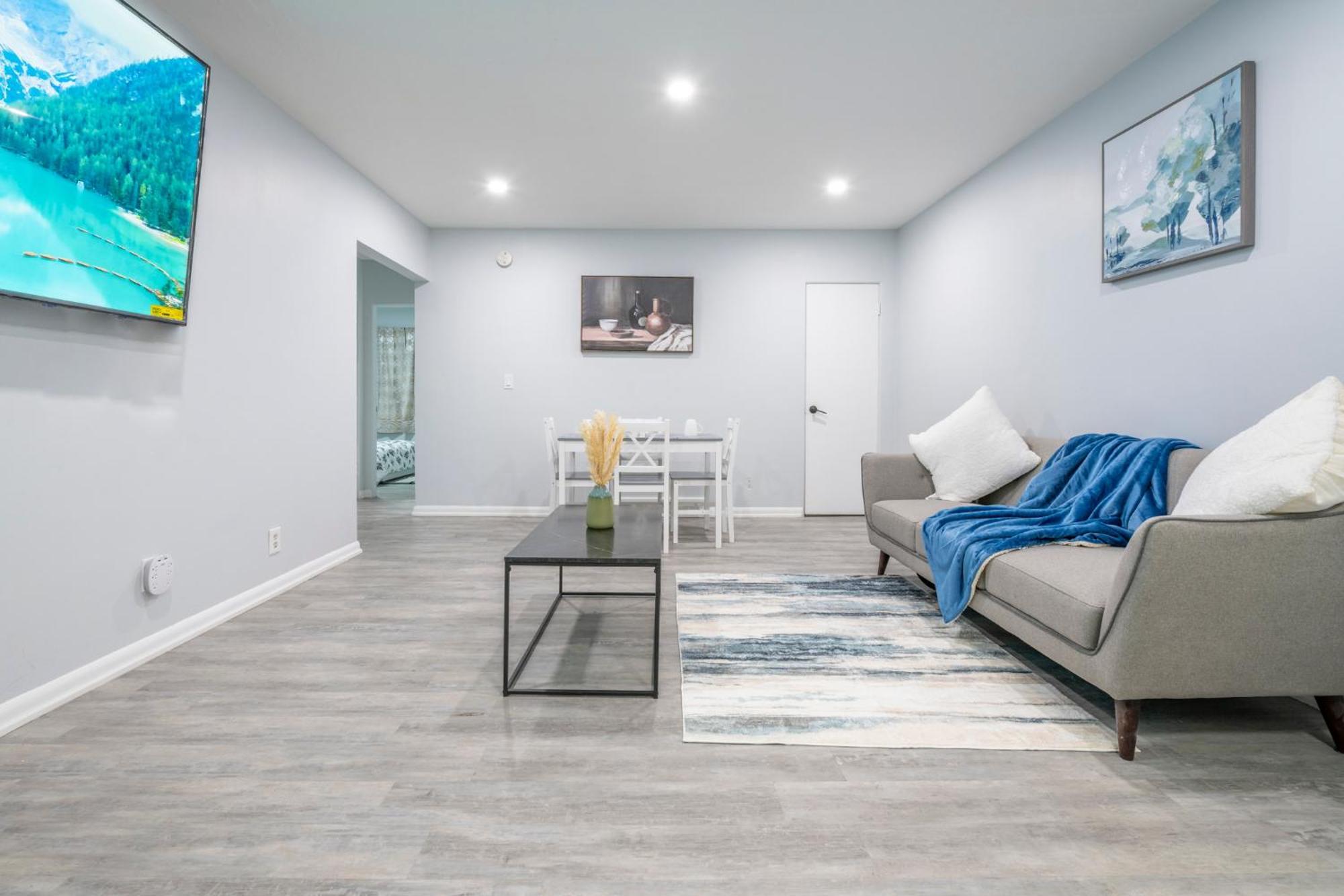 Centre Street Upper 2Bedsuite 4408 Calgary Exterior photo